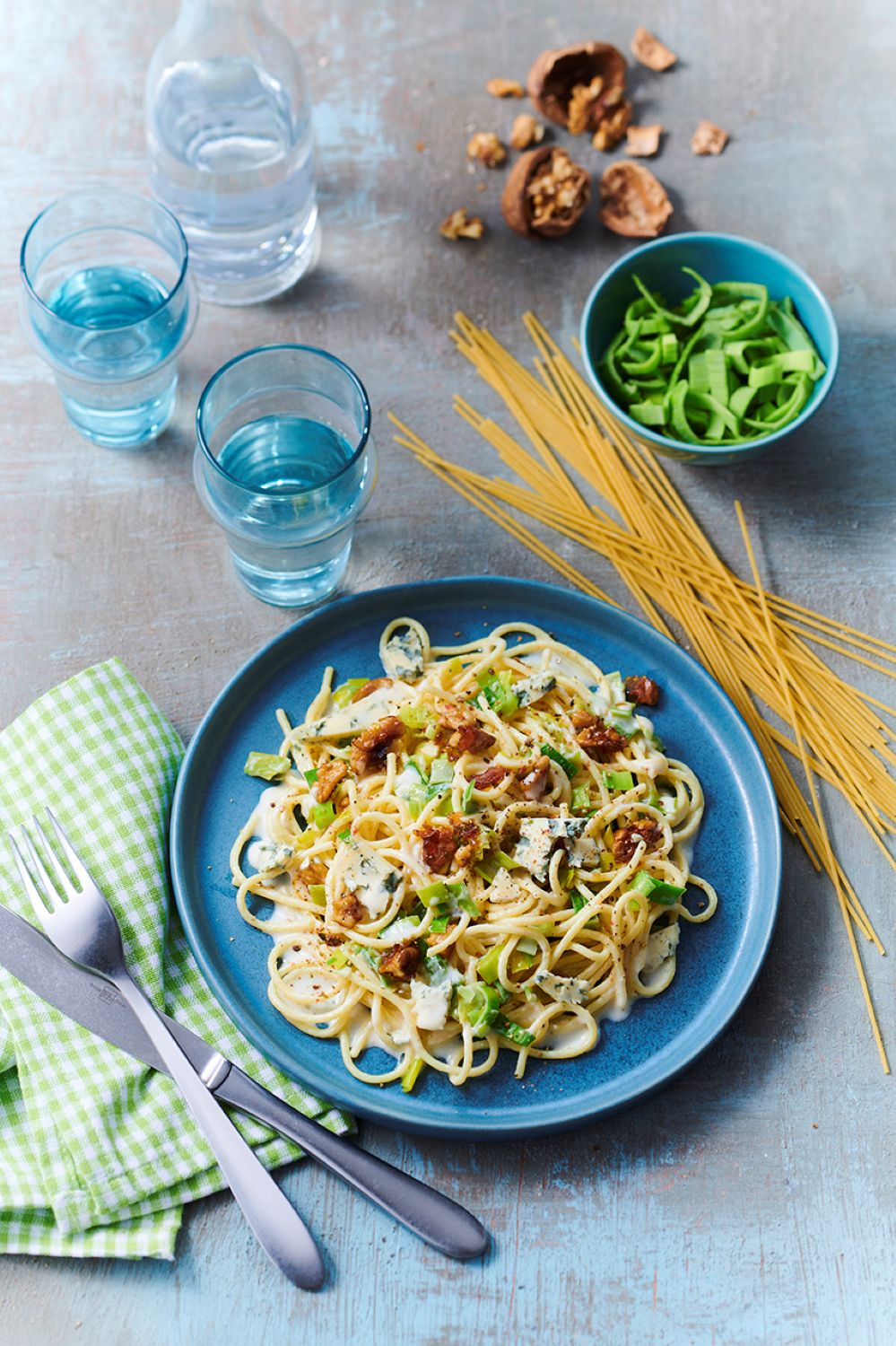 Spaghetti aux légumes et aux deux fromages