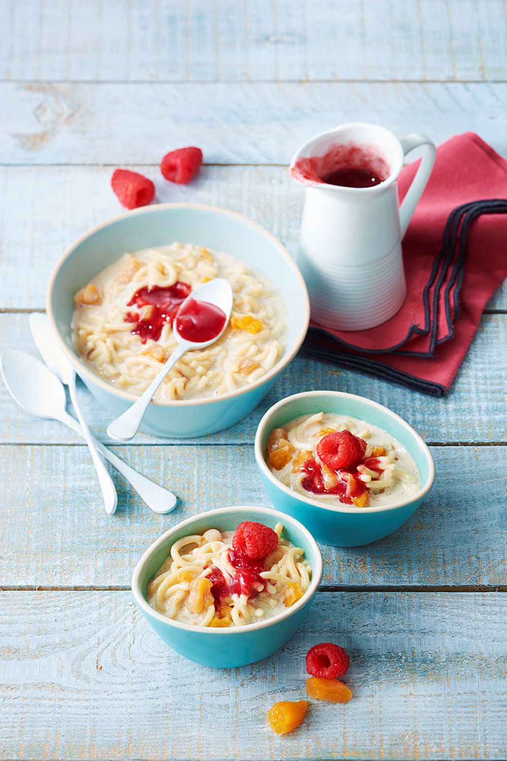 Délice de Spaghetti courts au lait et coulis de framboise